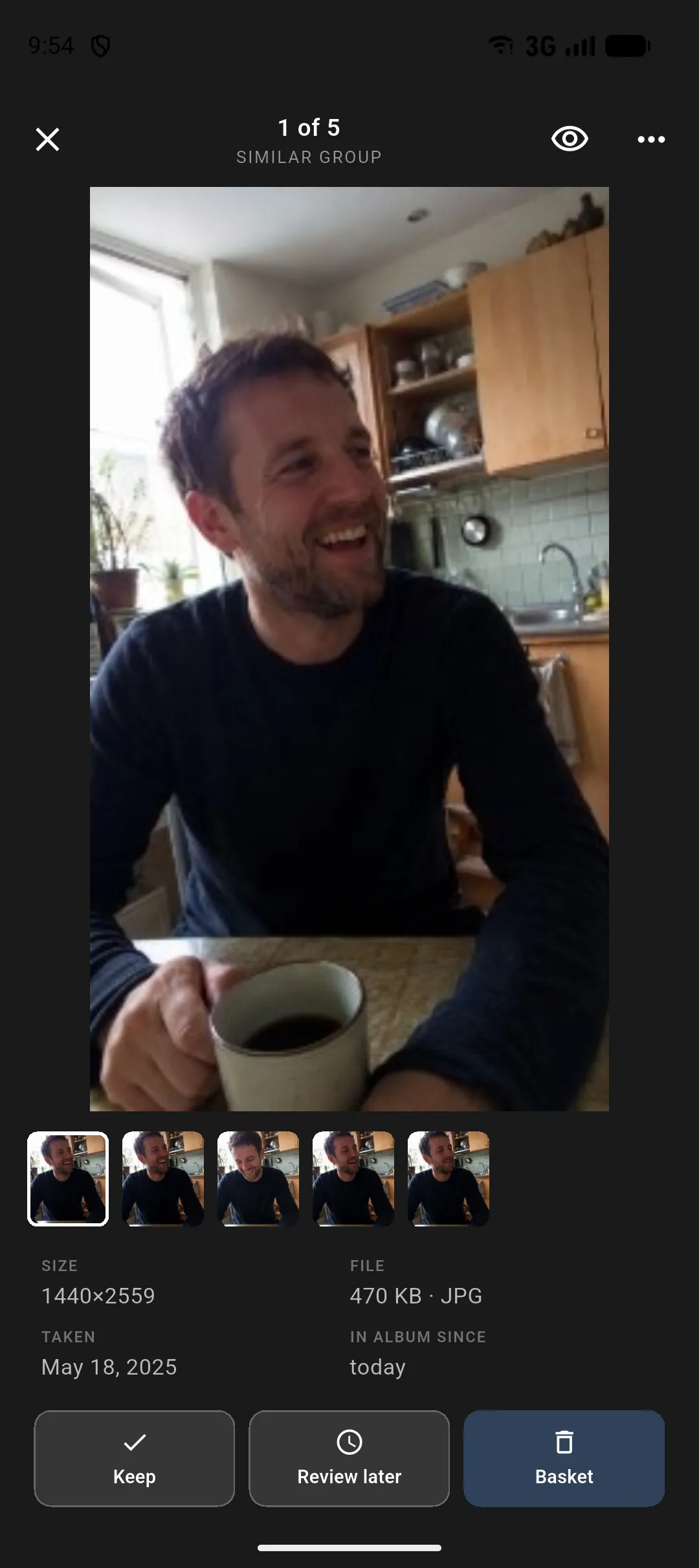 Photo details: full view with capture data. The example photos shown were created with AI.