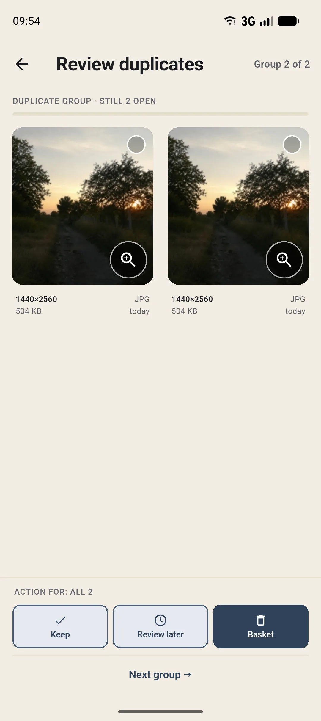 Second duplicate group in Curalbum: the same evening photo as an exact copy. The example photos shown were created with AI.